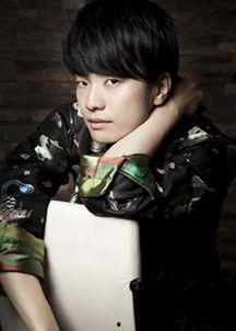 福山润资料,从声优到全能艺人，他的成长之路与辉煌成就